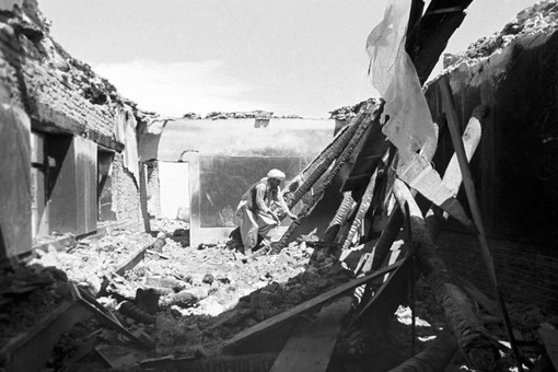 Разрушенная боевиками школа в провинции Гардез. 1981 год