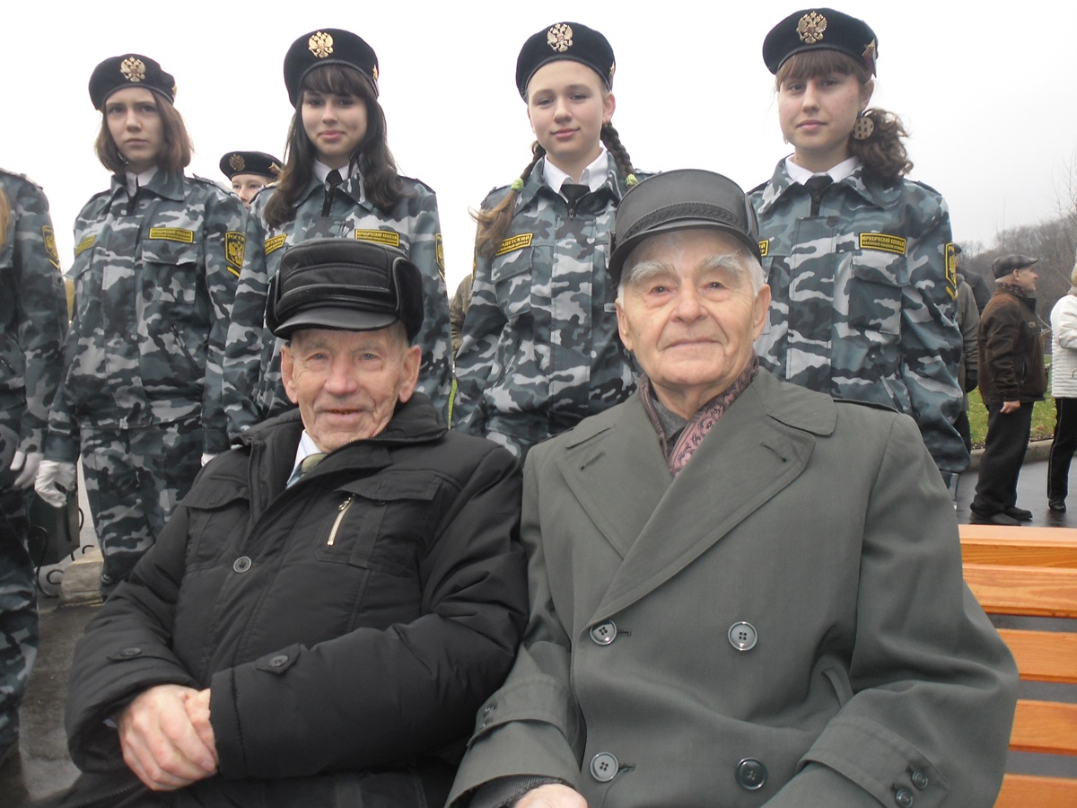 Участники ВОВ ВАсилий Ворошилов и Василий Мирошниченко на открытии Аллеи Победителей
