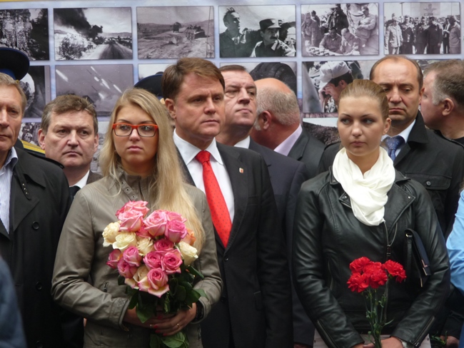 Открытие бюста Героя РФ гвардии капитана Сергея Громова в тульской школе №48 (3)